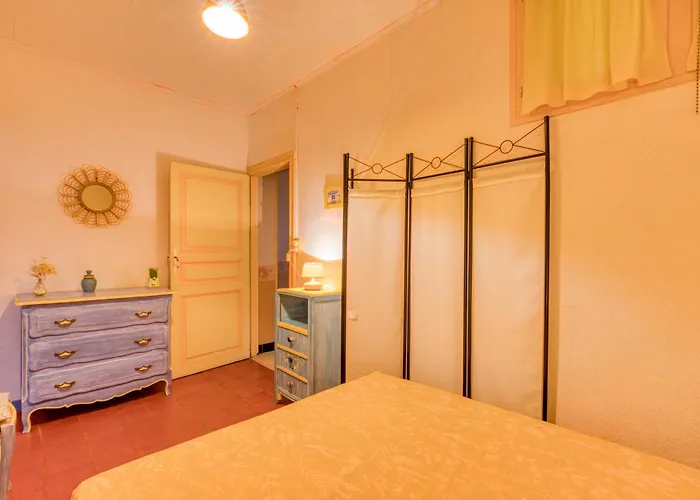 Semesterbostad La Coustouline *